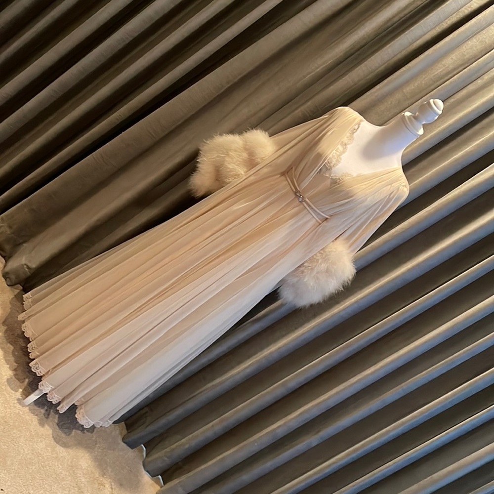 Beyond Fabulous Lucie Ann of Beverly Hills feather Peignoirs Set - Picture 17 of 17